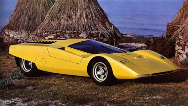 През 1969 г. Ferrari продава шаси на Carrozzeria Pininfarina. Той е на хибриден автомобил между моделите 312 и 512. Целта е прочутата дизайнерска компания да го &bdquo;облече&ldquo; и даде живот на концепция, която ще бъде изложена в Торино през 1970 г.  Компанията от Торино поверява на Филипо Сапино задачата да извае формите на колата мечта. 

Дизайнерът, който впоследствие се присъедини към  Ghia, преосмисля модела с изключително заострен профил, който започва от ниско разположен преден край и завършва с пресечена опашка. Така оставя механичните компоненти и задните колела частично открити. В този случай липсват и традиционните врати за достъп до купето, заменени от част от покрива, която може да се сгъва напред. 

Задният капак, който се отваря срещу вятъра, позволява да се види V12 двигателят. Произведен от 612 Can-Am , той има само естетическа функция, тъй като колата е обикновен макет без възможност за самостоятелно движение.
